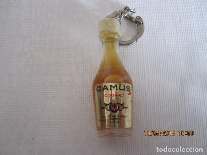 Collezionismo di Portachiavi: antiguo llavero BOTELLITA DE CO&Ntilde;AC CAMUS CRISTAL CON RELIEVE
