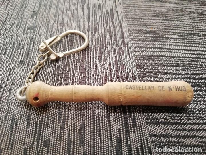 Coleccionismo de llaveros: LLAVERO MADERA VINTAGE MAZO DE MORTERO, SOUVENIR DE CASTELLAR DE N'HUG &middot; Peso: 8 Gramos