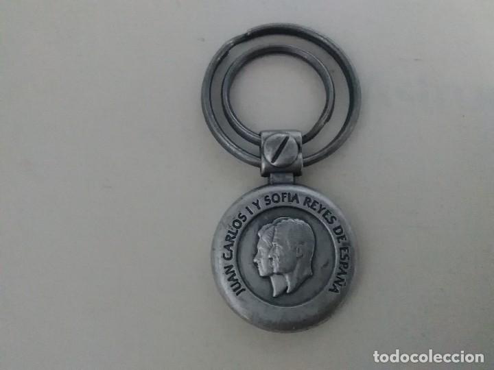 Coleccionismo de llaveros: Llavero plata 925 de los reyes juan Carlos y do&ntilde;a Sofia