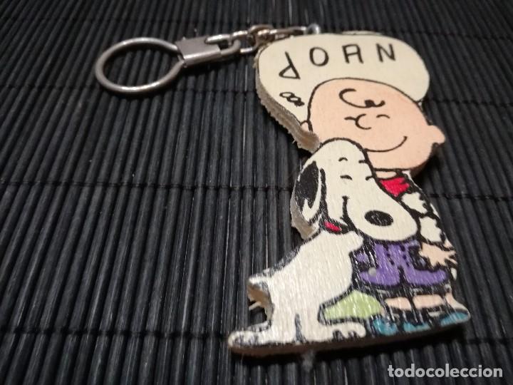 Coleccionismo de llaveros: LLAVERO VINTAGE EN MADERA CON EL NOMBRE JOAN - carlitos y snoopy - peso: 10 gramos -