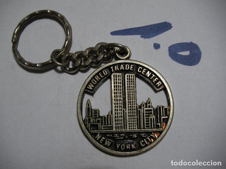 Collection of Keychains: ANTIGUO LLAVERO TORRES GEMELAS - ENVIO INCLUIDO A ESPA&Ntilde;A