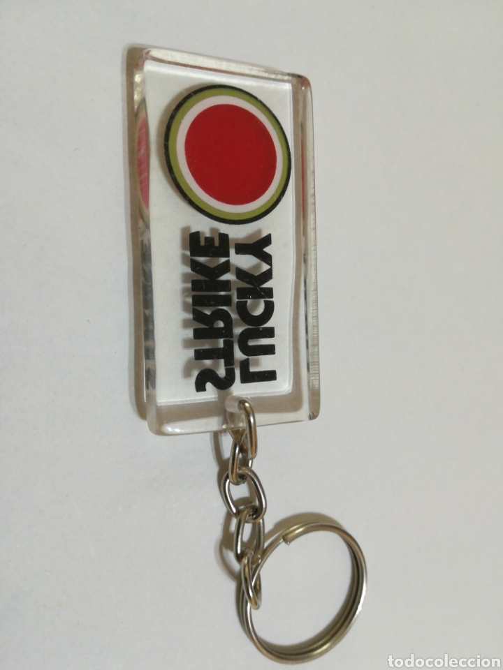 Coleccionismo de llaveros: Llavero rectangular de la marca de tabaco Lucky Strike - Foto 2