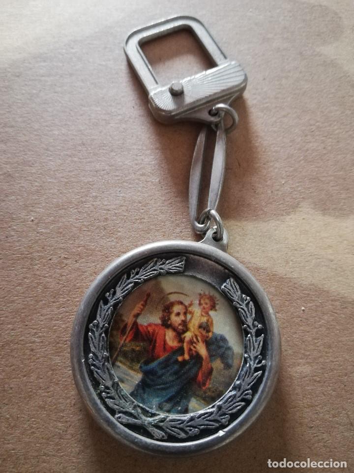 Coleccionismo de llaveros: LLAVERO VINTAGE MET&Aacute;LICO Y PL&Aacute;STICO: SAN JOS&Eacute; Y EL NI&Ntilde;O JES&Uacute;S / AUTOM&Oacute;VIL CL&Aacute;SICO &middot; peso: 25 gramos