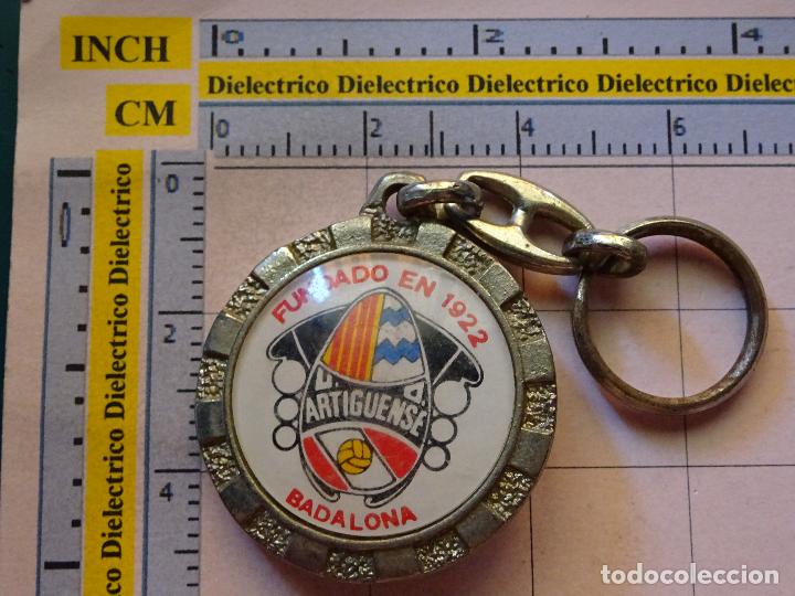 Collectionnisme de portes-cl&eacute;s: LLAVERO DE DEPORTES. F&Uacute;TBOL. UNI&Oacute;N DEPORTIVA ARTIGUENSE, BADALONA