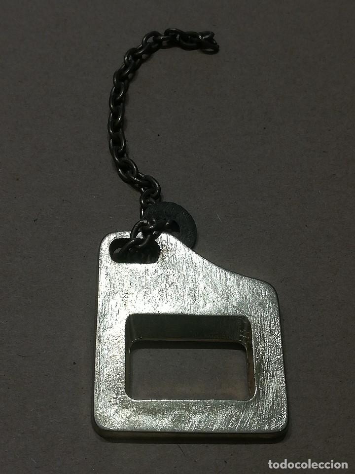 Colecionismo de porta-chaves: LLAVERO VINTAGE DE METAL: Abridor de botellas (peso: 24 gramos)