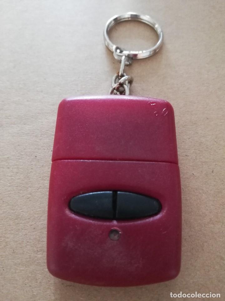 Colecionismo de porta-chaves: LLAVERO EN PL&Aacute;STICO: MANDO A DISTANCIA &middot; Peso: 25 Gramos.