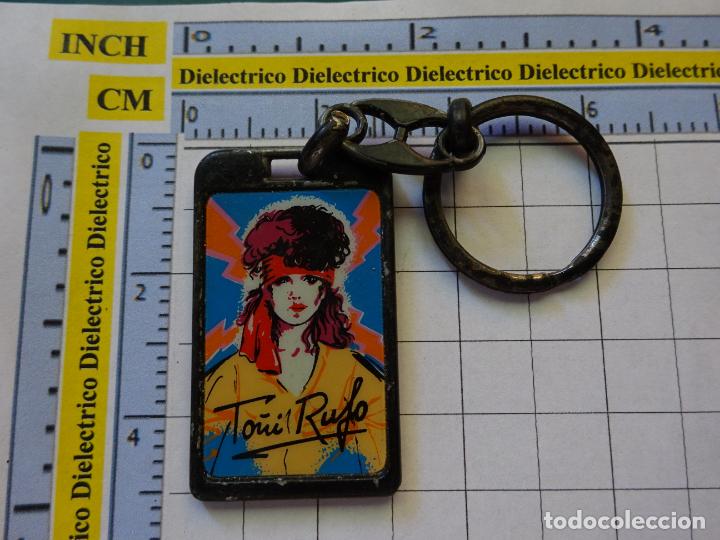 Collection of Keychains: LLAVERO DE INDUSTRIA TEXTIL MODA. TO&Ntilde;I RUFO. ALC&Aacute;ZAR DE SAN JUAN, SEVILLA. A&Ntilde;OS 70 80