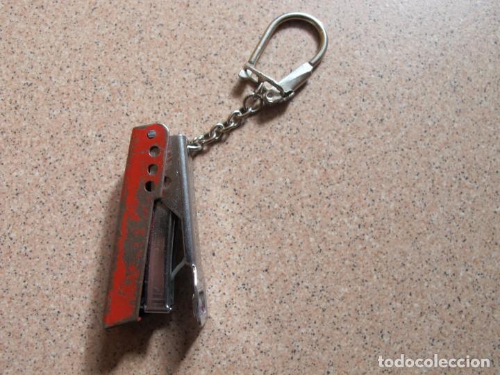 Coleccionismo de llaveros: LLAVERO GRAPADORA BAMBINA 202