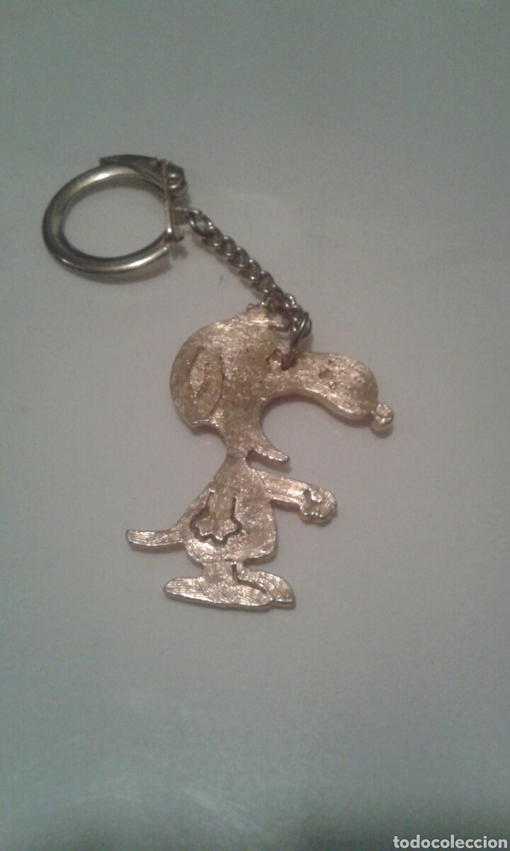 Coleccionismo de llaveros: Llavero de snoopy dorado met&aacute;lico, 4,5 cm.