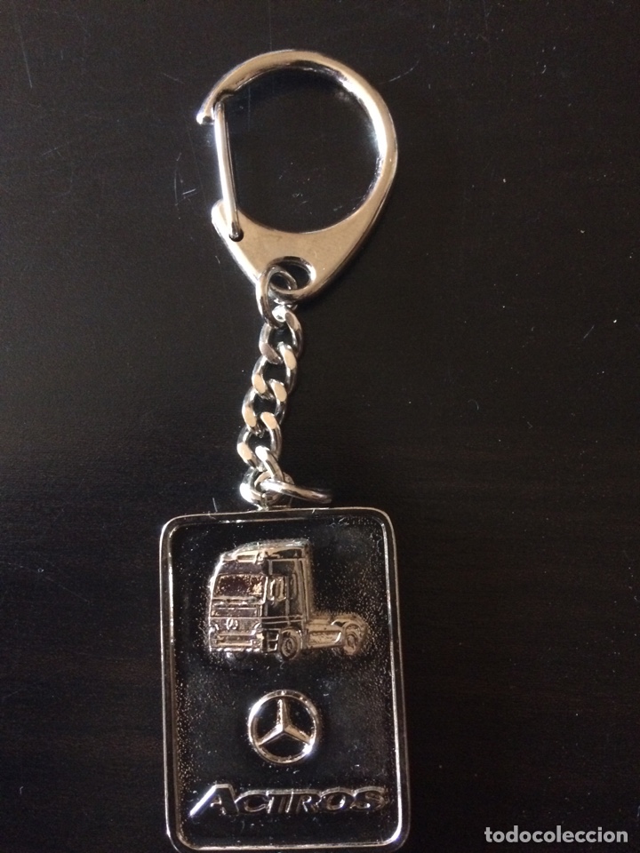 Collectionnisme de portes-cl&eacute;s: Llavero camion mercedes benz actros