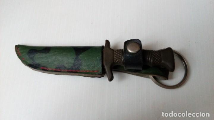 Coleccionismo de llaveros: Minicuchillo Rambo. - Foto 2