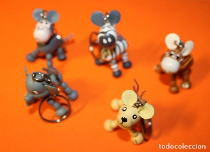 Collectionnisme de portes-cl&eacute;s: CINCO LLAVEROS DE MADERA REPRODUCCION DE ANIMALES. PERFECTO ESTADO.