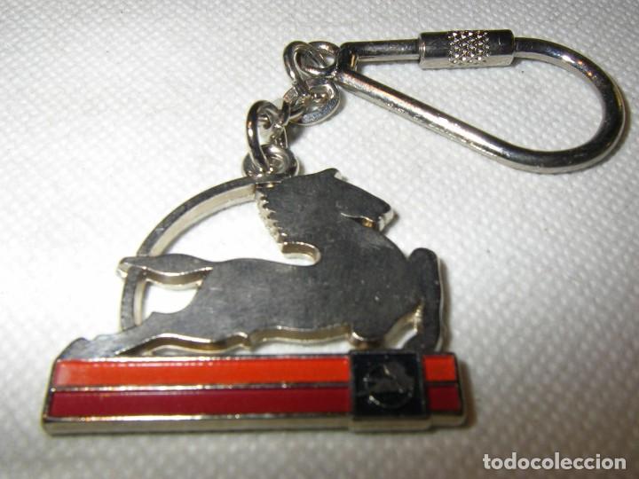 Coleccionismo de llaveros: Llavero de Pegaso, metal cromado y esmaltado
