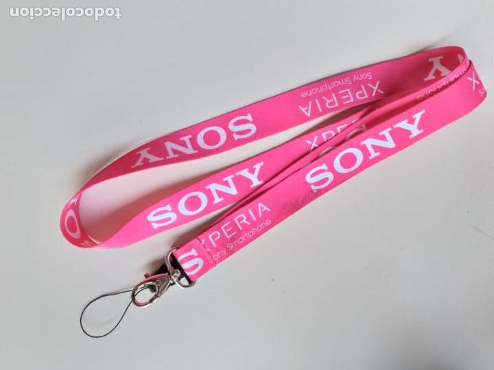 Colecionismo de porta-chaves: Llavero para colgar. Publicitario del tel&eacute;fono m&oacute;vil  Sony Xperia.