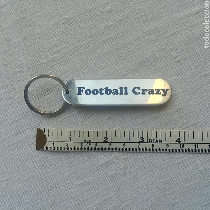 Coleccionismo de llaveros: Llavero con inscripci&oacute;n Football crazy