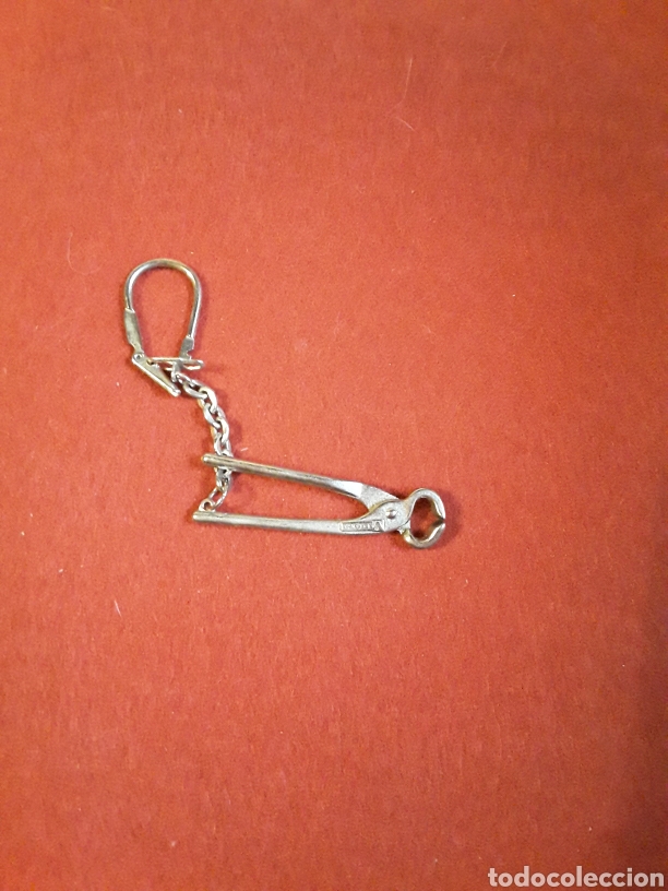 Collectionnisme de portes-cl&eacute;s: Llavero tenazas