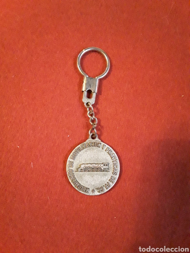 Collection of Keychains: Llavero regimiento de movilizaci&oacute;n y pr&aacute;cticas de ferrocarriles