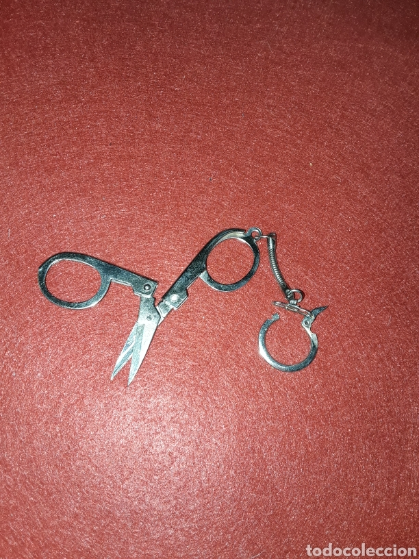 Collection of Keychains: Llavero con tijeras plegables