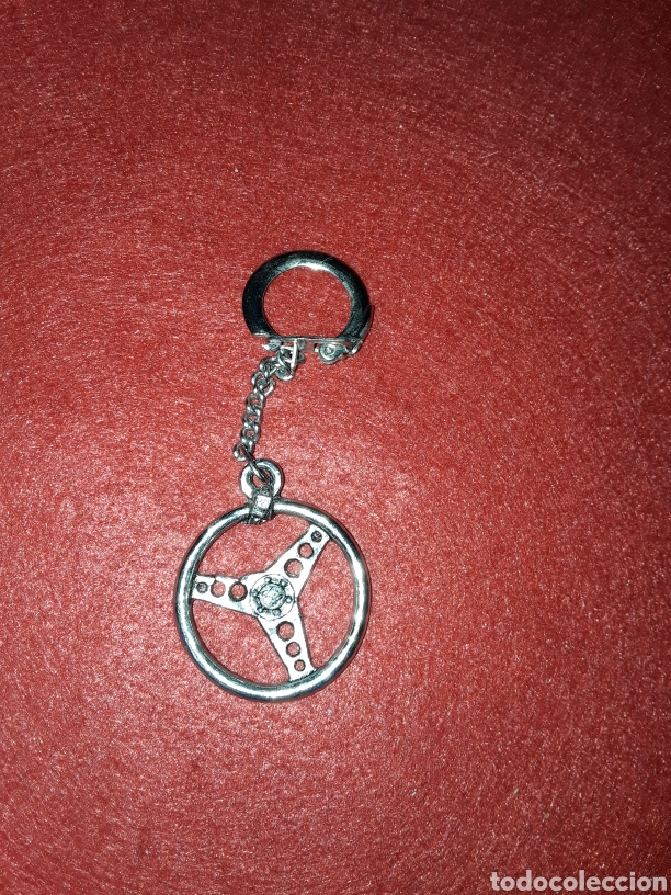 Collectionnisme de portes-cl&eacute;s: Llavero volante de coche