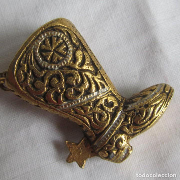 Collection of Keychains: Llavero bota de montar con espuelas en bronce