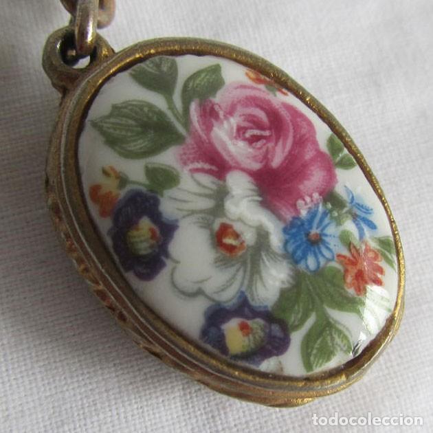 Collection of Keychains: Llavero met&aacute;lico con porcelanas decoradas a mano