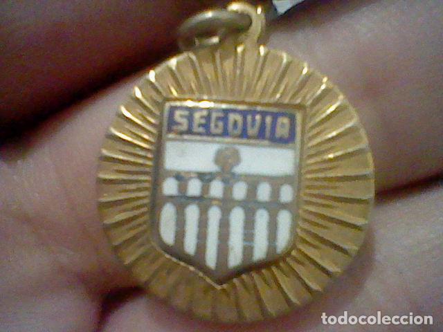 Coleccionismo de llaveros: SEGOVIA ACUEDUCTO ESMALTE DORSO SAN CRISTOBAL O SIMILAR 5O&acute;S 60&acute;S
