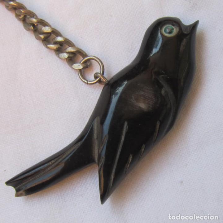 Collection of Keychains: Llavero con figura de p&aacute;jaro ave tallada en asta