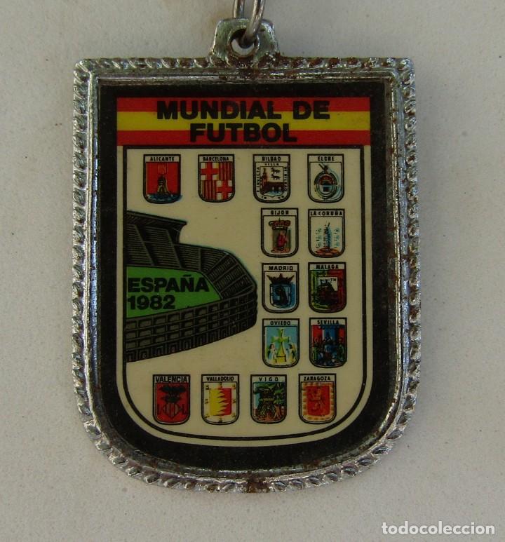 Coleccionismo de llaveros: LLAVERO MUNDIAL DE FUTBOL ESPA&Ntilde;A 82 ESCUDOS 14 SEDES A&Ntilde;OS 70 / 80