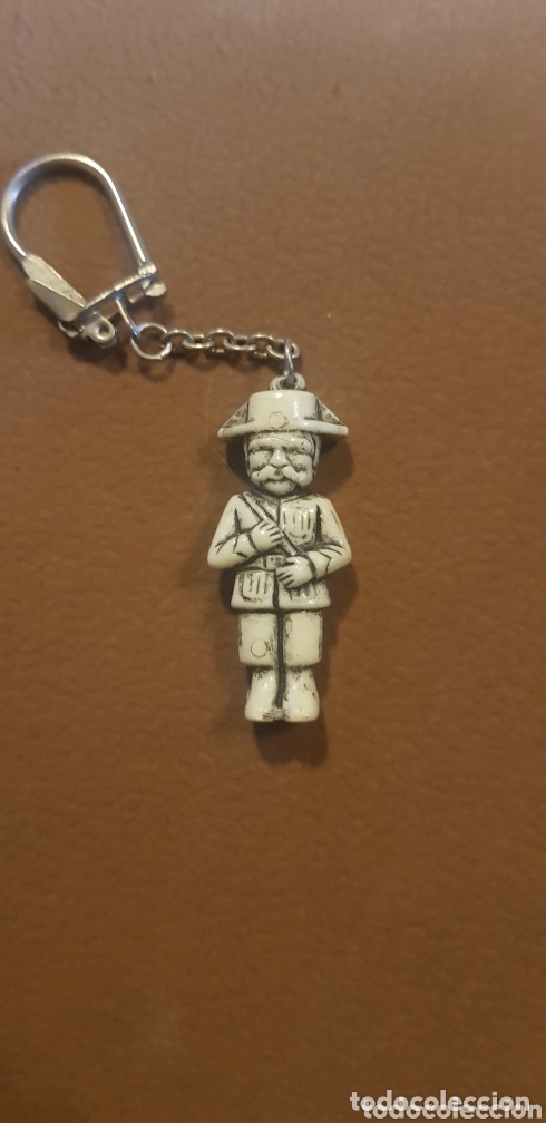 Collection of Keychains: Llavero figura Guardia Civil