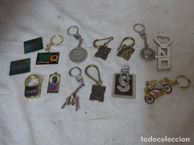 Coleccionismo de llaveros: Lote de llaveros antiguos de coche, moto, futbol... variedad.