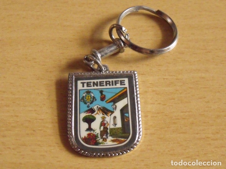 Coleccionismo de llaveros: Tenerife. Met&aacute;lico. Buen estado. 4x3 cm. Llavero. Drago. Teide.