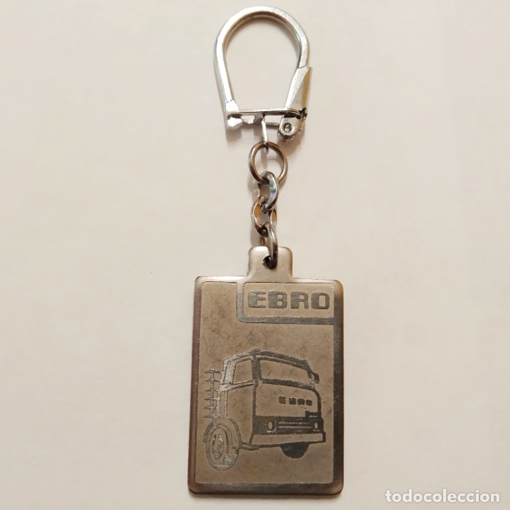 Coleccionismo de llaveros: Antiguo llavero Ebro D700 - Foto 1