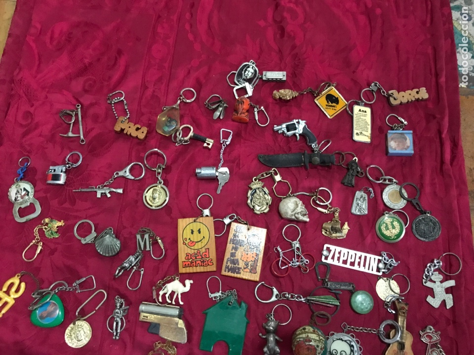 Coleccionismo de llaveros: Lote de 90 llaveros (aprox) de tem&aacute;ticas variadas - Foto 2