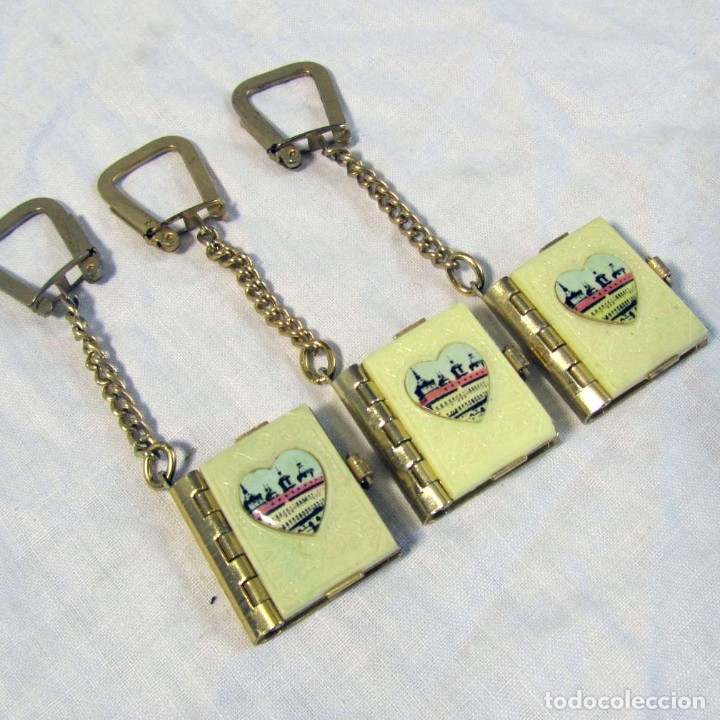 Collection of Keychains: 3 llaveros libritos met&aacute;licos de postales en miniatura de El Escorial (Madrid)