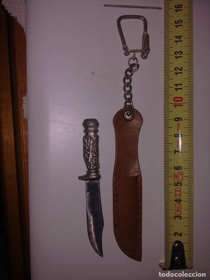 Coleccionismo de llaveros: LLAVERO DE MACHETE METALICO CON FUNDA - Foto 1