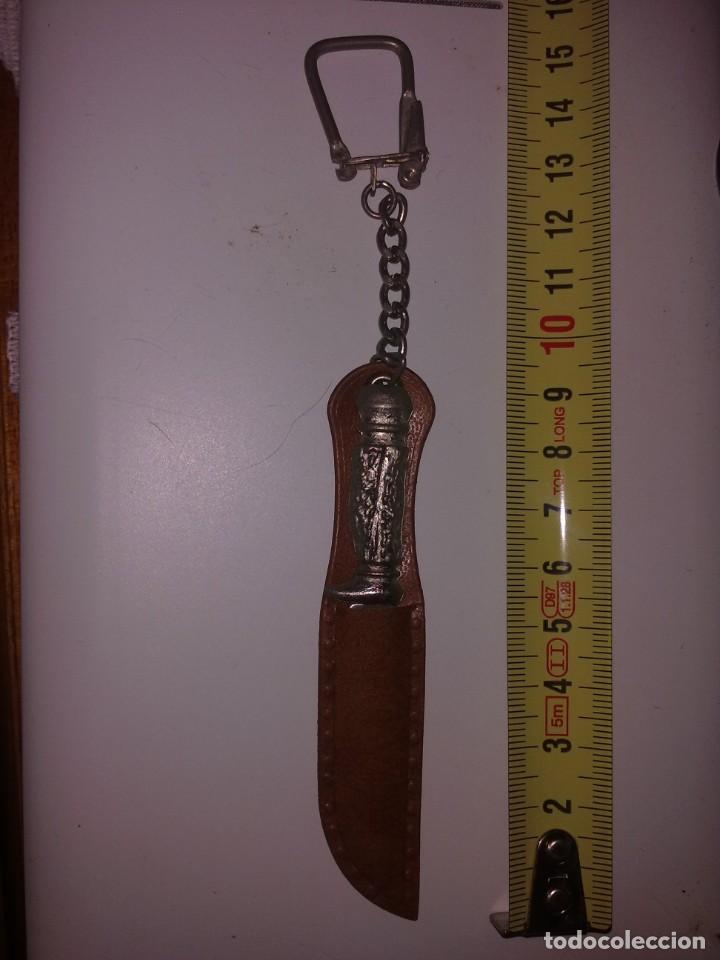 Coleccionismo de llaveros: LLAVERO DE MACHETE METALICO CON FUNDA - Foto 2