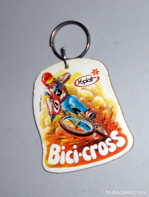 Coleccionismo de llaveros: LLAVERO ANTIGUO - YOPLAIT - BICI-CROSS - Llavero de madera - VINTAGE