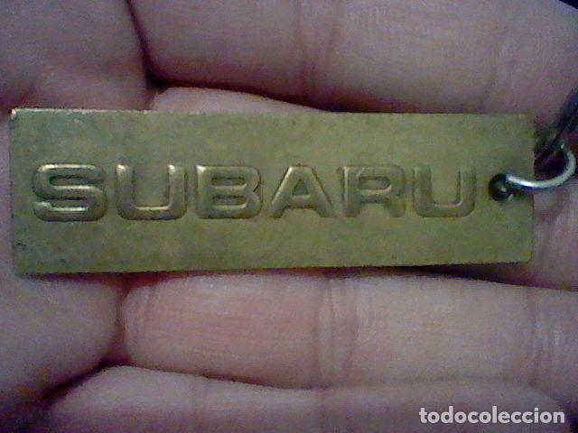 Coleccionismo de llaveros: SUBARU COCHE LLAVERO PLACA METAL TONO BRONCE 6 CMS LARGO *