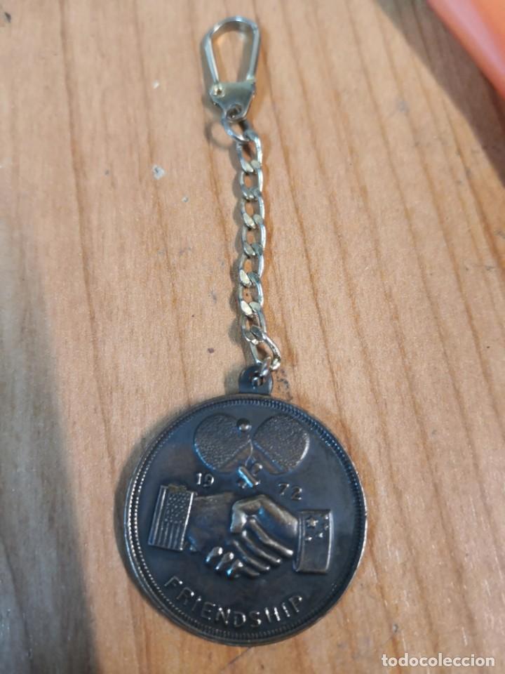 Coleccionismo de llaveros: Llavero medalla campeonato pin pon entre Estados Unidos contra China a&ntilde;o 1972. FRIENDSHIP