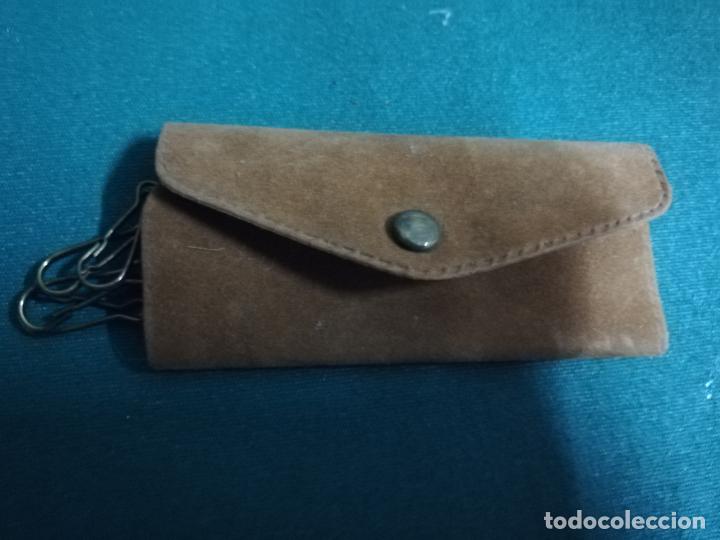 Collectionnisme de portes-cl&eacute;s: CARTERA PARA VARIAS LLAVES - TIPO PIEL