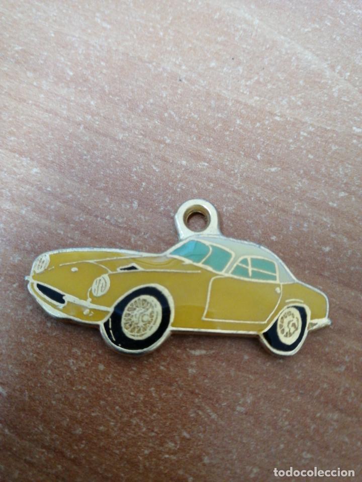 Collection of Keychains: LLAVERO DE METAL SIN CADENA ( LOTUS ELITE 1960 ) COCHE