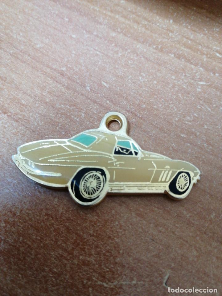 Collection of Keychains: LLAVERO DE METAL SIN CADENA ( CHEVROLET CORVETTE STING RAY 1966 ) COCHE