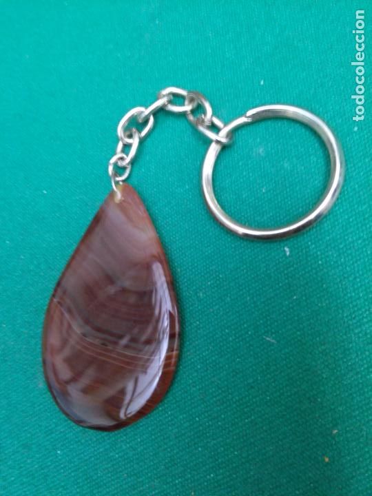 Coleccionismo de llaveros: BONITO LLAVERO CON FORMA DE LAGRIMA - POSIBLEMENTE PIEDRA DE AGATA O AMBAR