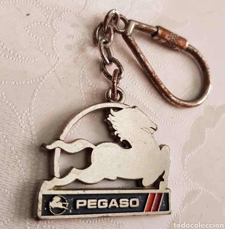 Coleccionismo de llaveros: Llavero con el logo de Pegaso.
