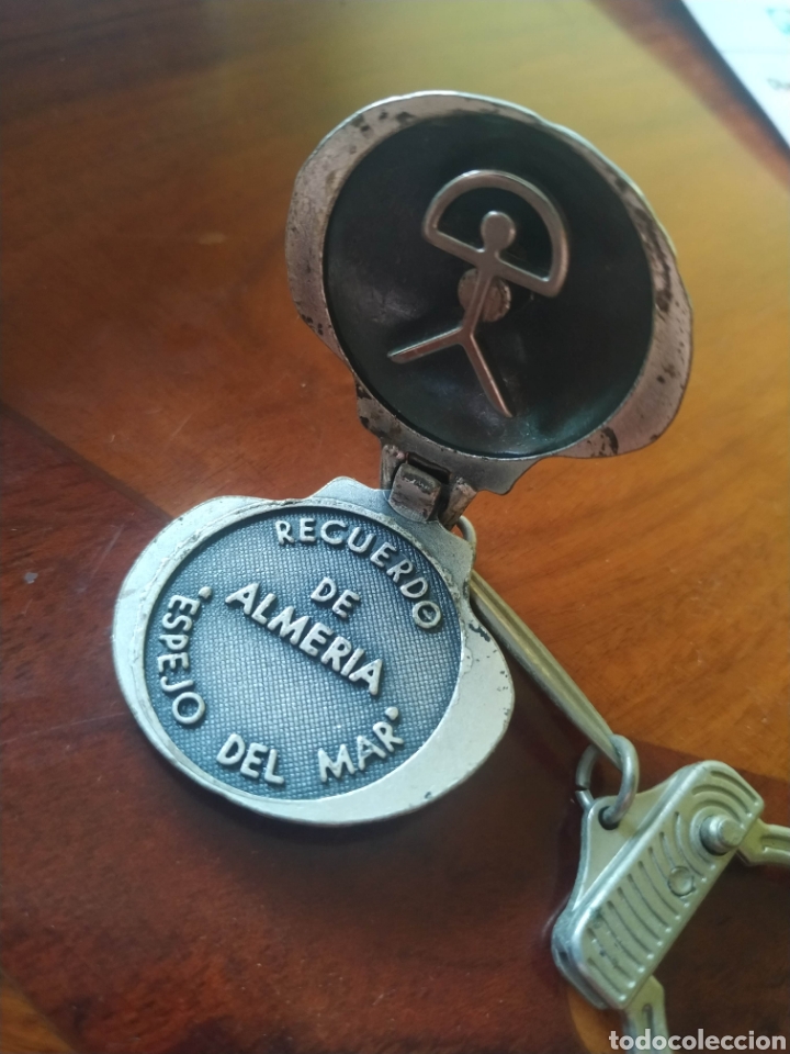Colecionismo de porta-chaves: Llavero almeja concha interior Almer&iacute;a esto del mar con Indalo
