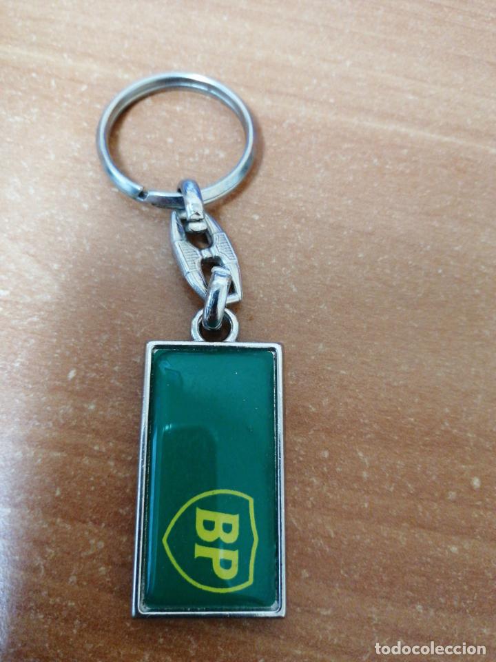 Coleccionismo de llaveros: LOTE 225 - LLAVERO ANTIGUO DE LA MARCA BP ( LAVADO Y ENGRASE CANDELERO MIJAS COSTA )