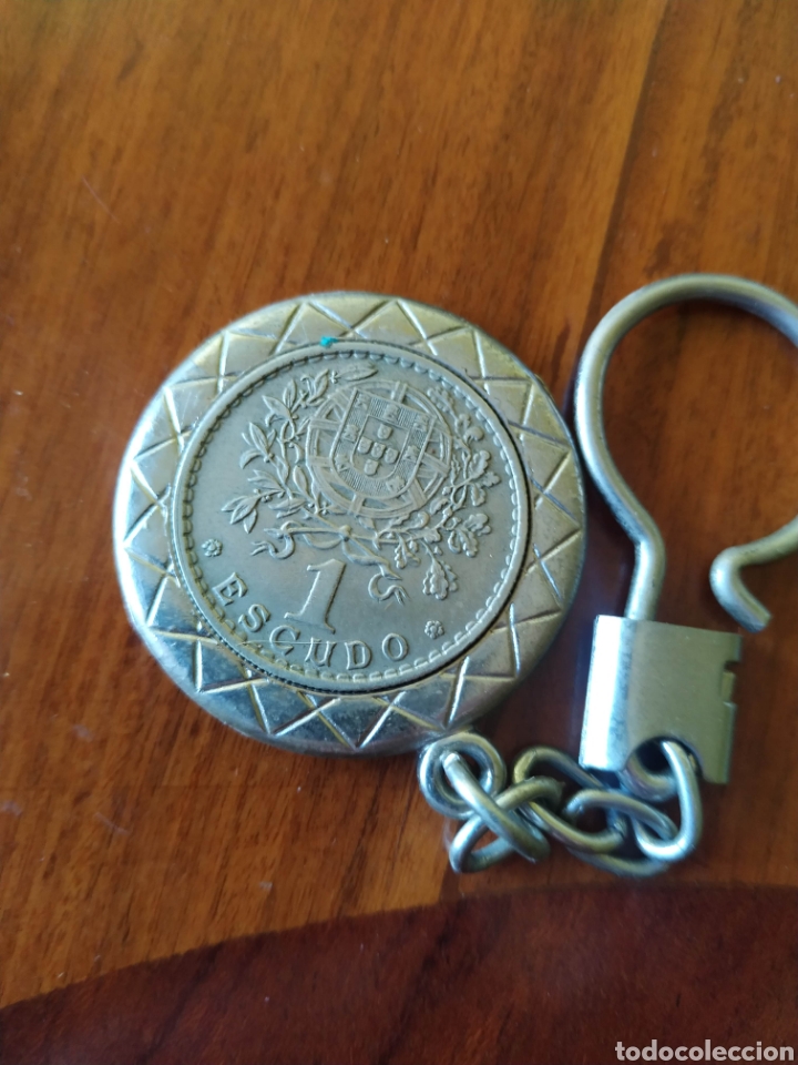 Collection of Keychains: Llavero con moneda de 1 escudo Portugal