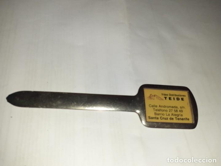 Coleccionismo de llaveros: Antiguo abrecartas de video distribuci&oacute;nes teide barrio la alegr&iacute;a Santa Cruz de Tenerife, a&ntilde;o 90