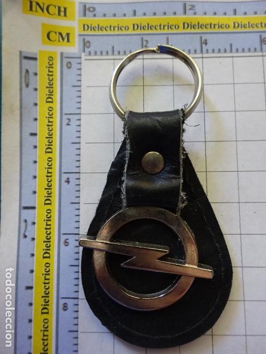 Sammlung von Schl&uuml;sselanh&auml;ngern: LLAVERO DE COCHES / MOTOS. OPEL CONCESIONARIOS DE V&Eacute;LEZ M&Aacute;LAGA