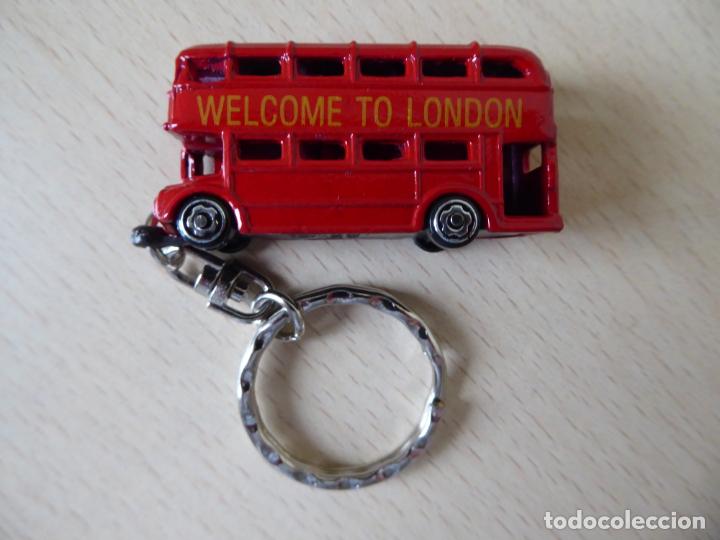 Coleccionismo de llaveros: Llavero del t&iacute;pico autobus de dos pisos de Londres. Met&aacute;lico